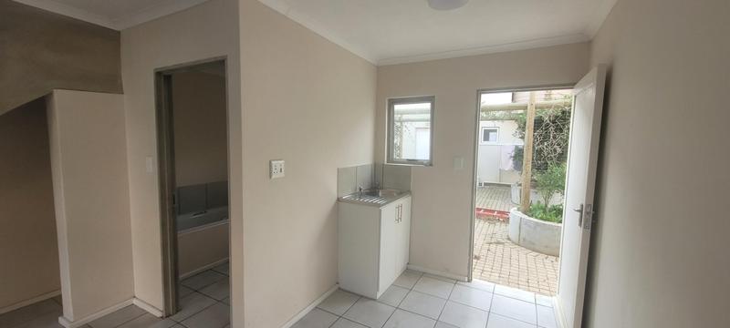 To Let 2 Bedroom Property for Rent in De Almeida Western Cape